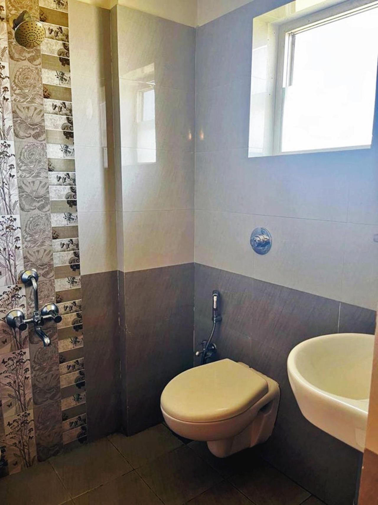 Hotel Radha Pangala Екстериор снимка