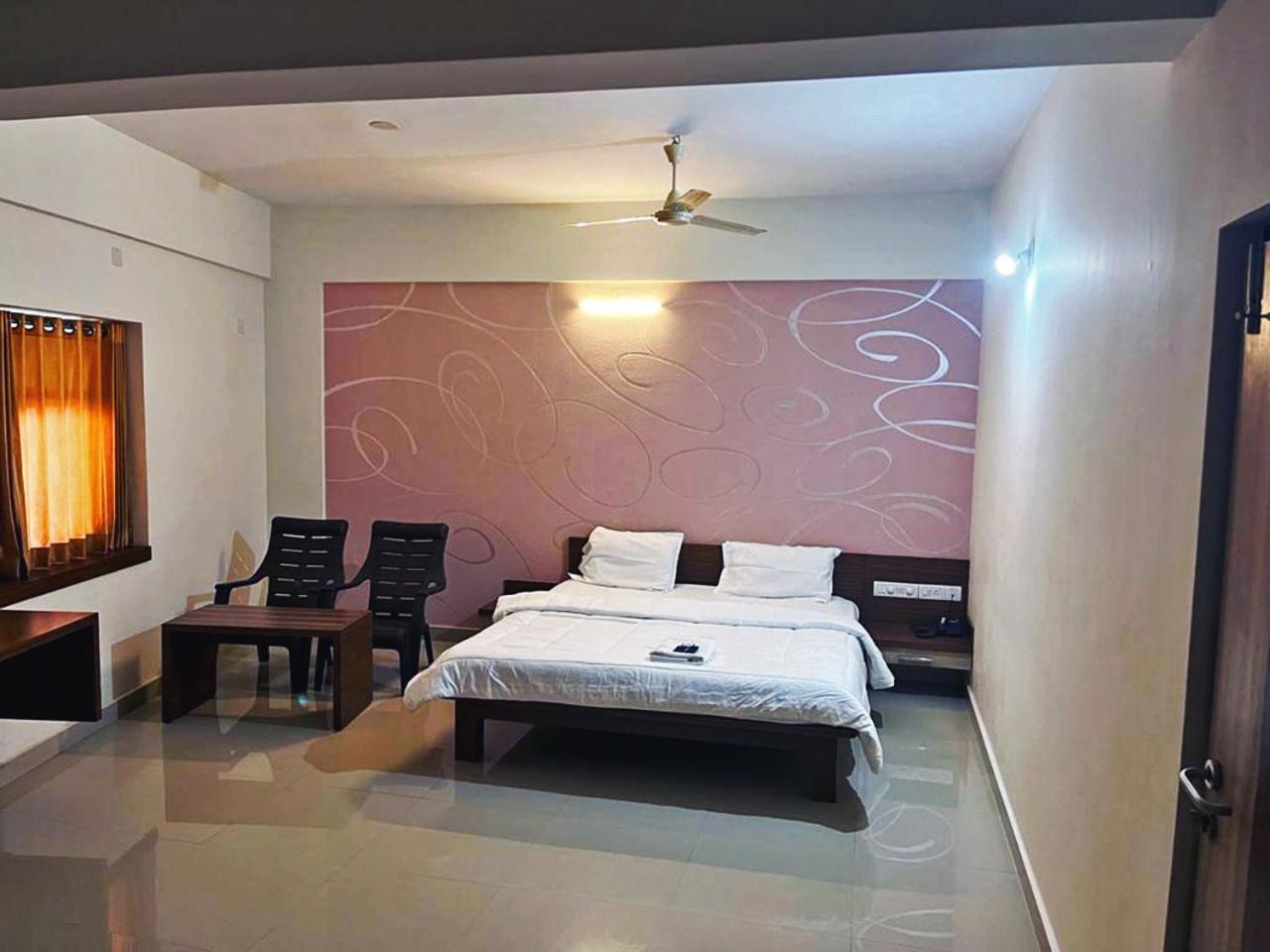 Hotel Radha Pangala Екстериор снимка